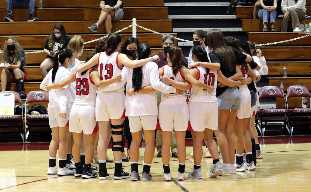 The women's bassketball team huddles.