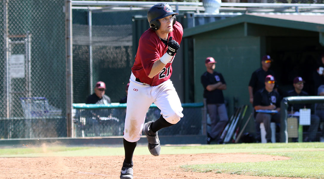 Jarod Penniman runs to first.