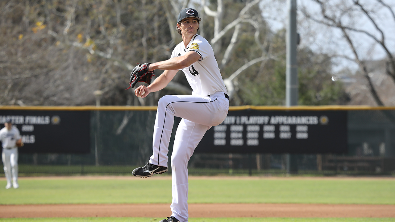 Grant Manning pitches