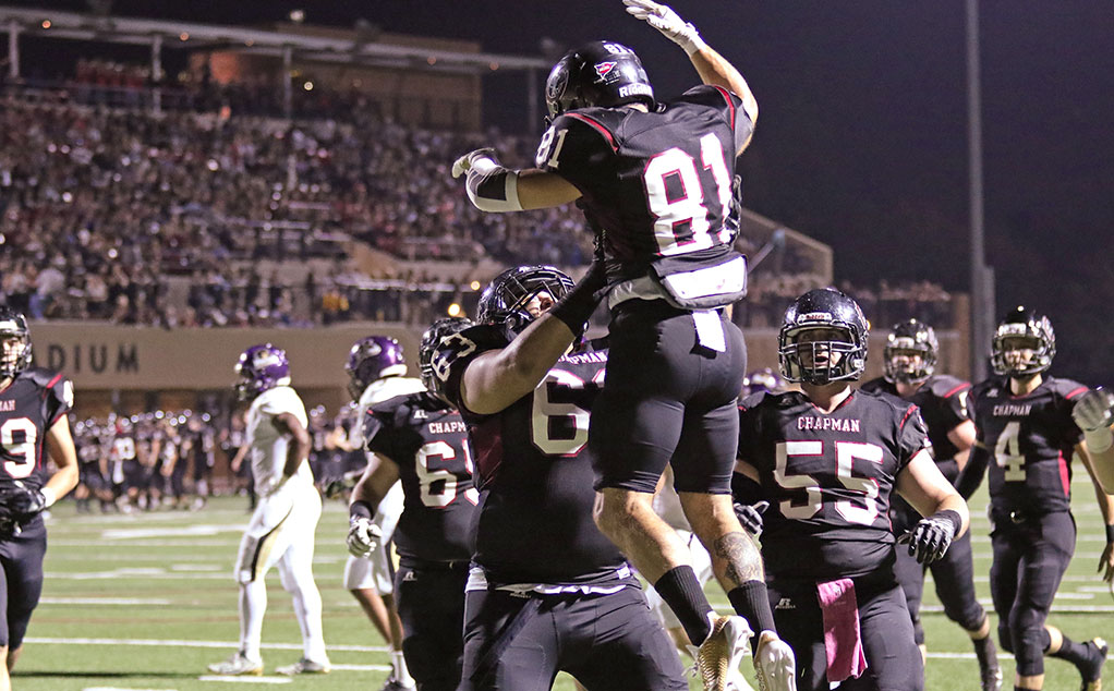 Jacob Isabel celebrates with the offensive line (photo by Larry Newman)