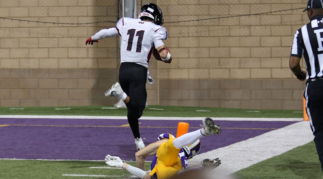 Dominic Vaccher scores a touchdown.
