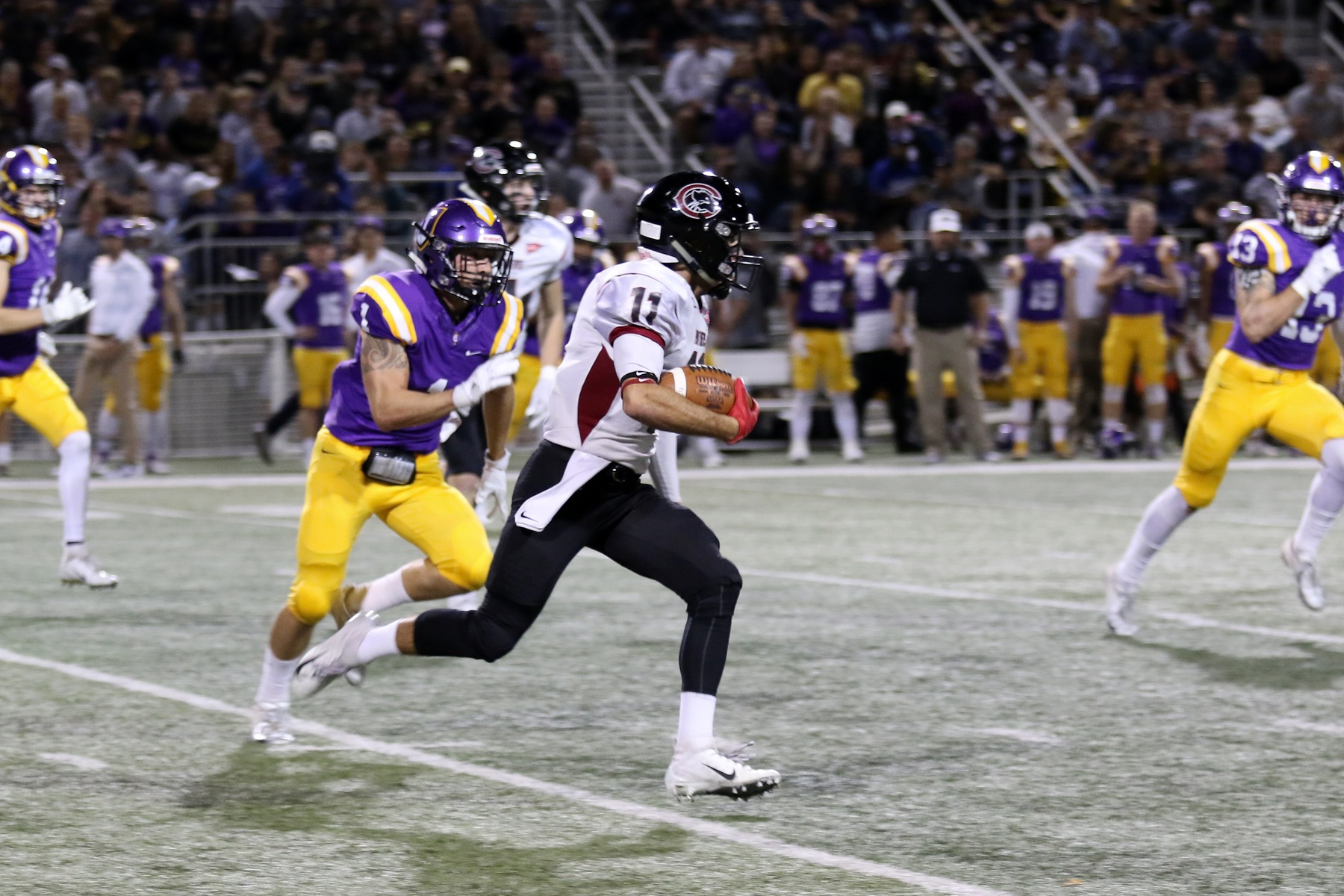 Dominic Vaccher runs the ball.