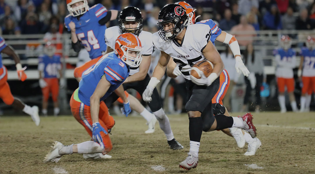Marcos Reyes evades a defender.
