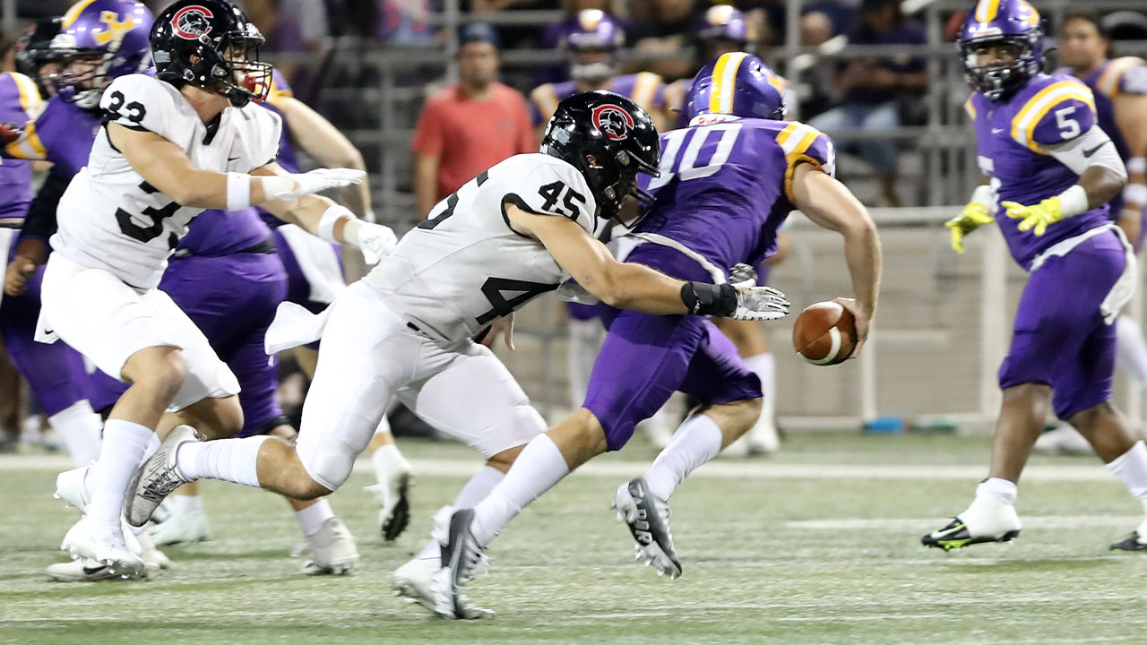 Alexander Terriquez sacks the quarterback.