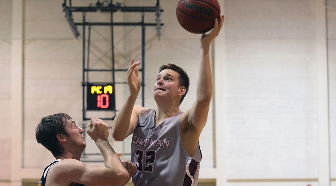Reed Smith drives to the basket.