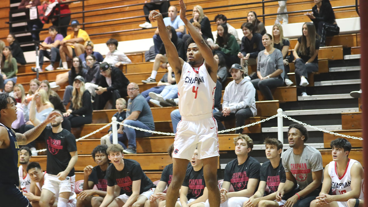 Kyle Lewis shoots a three-point shot.