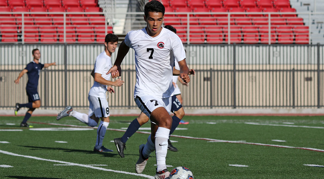 Tobi Howe dribbles down the field.