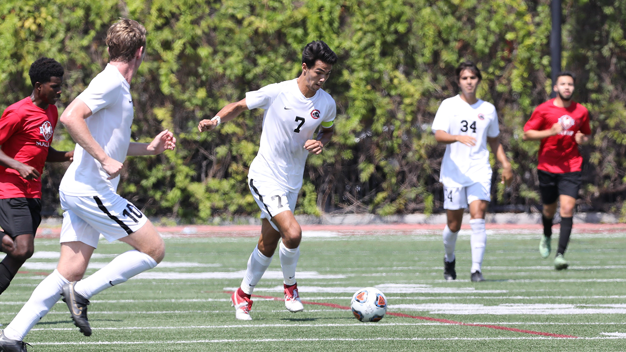 Tobi Howe weaves his way through the defense.