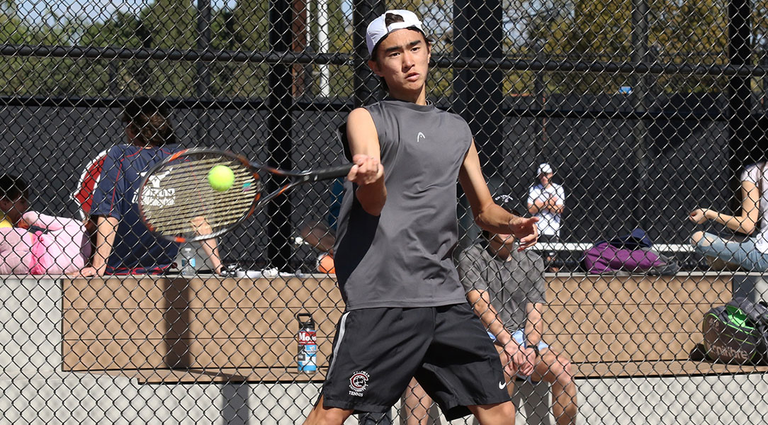 Len Kamemoto returning a serve.