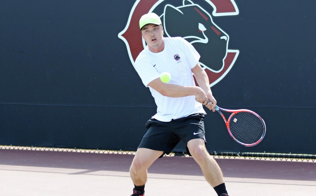 Matthew Mead prepares for a back handed shot.