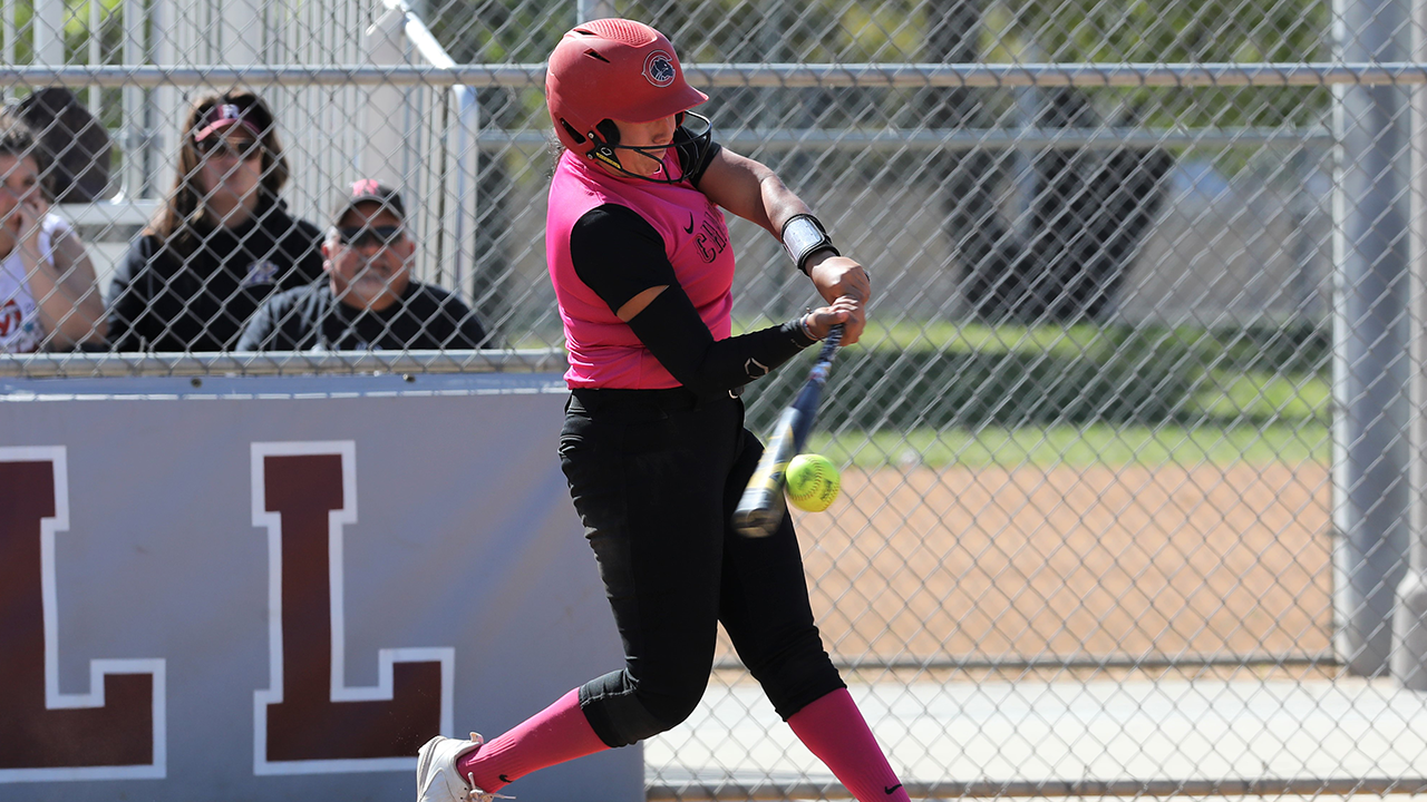 Ilianna Serna hits the ball.
