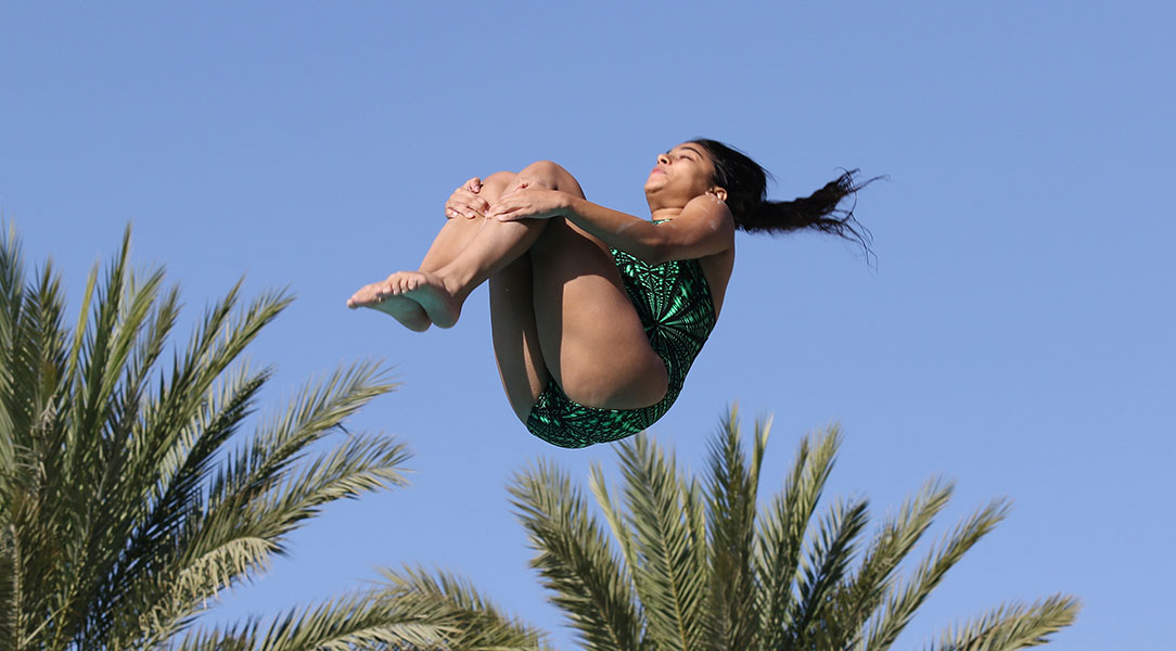 Simran Ranjani dives.