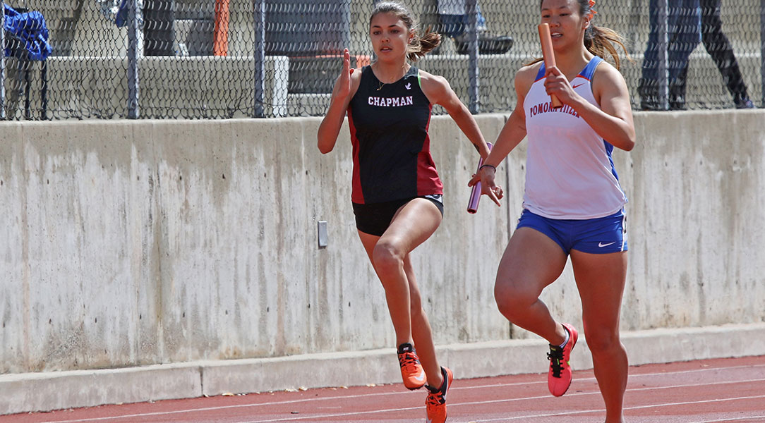 Gabi Siguenza sprints down the track.