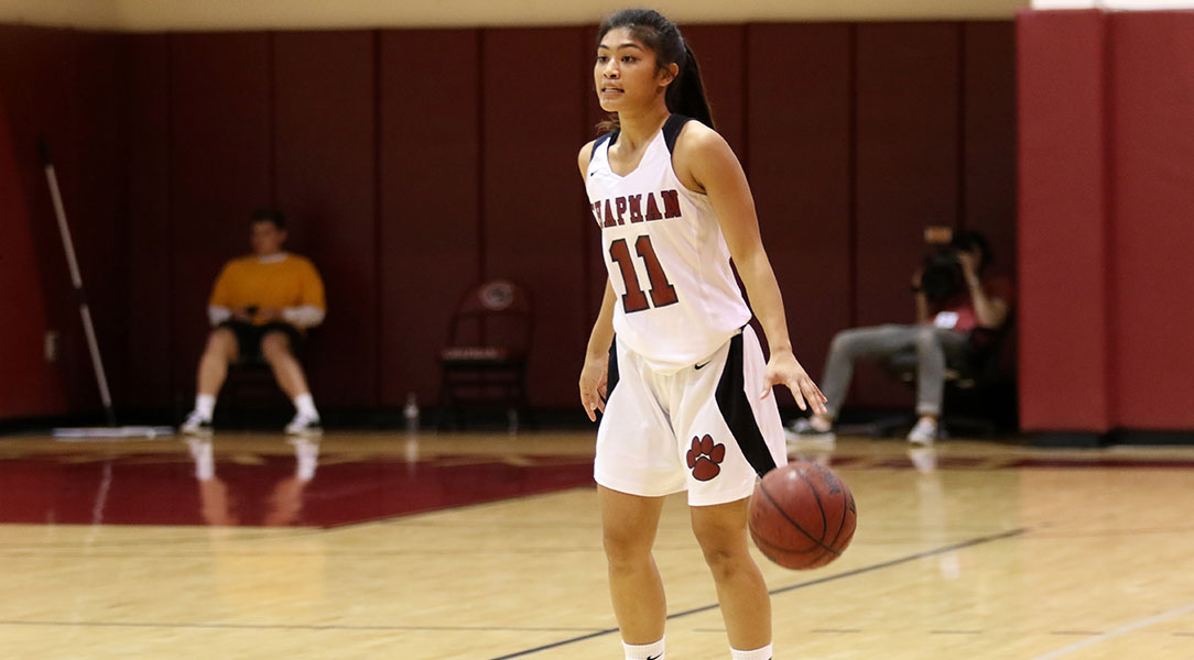 Jaryn Fajardo dribbles up the court.