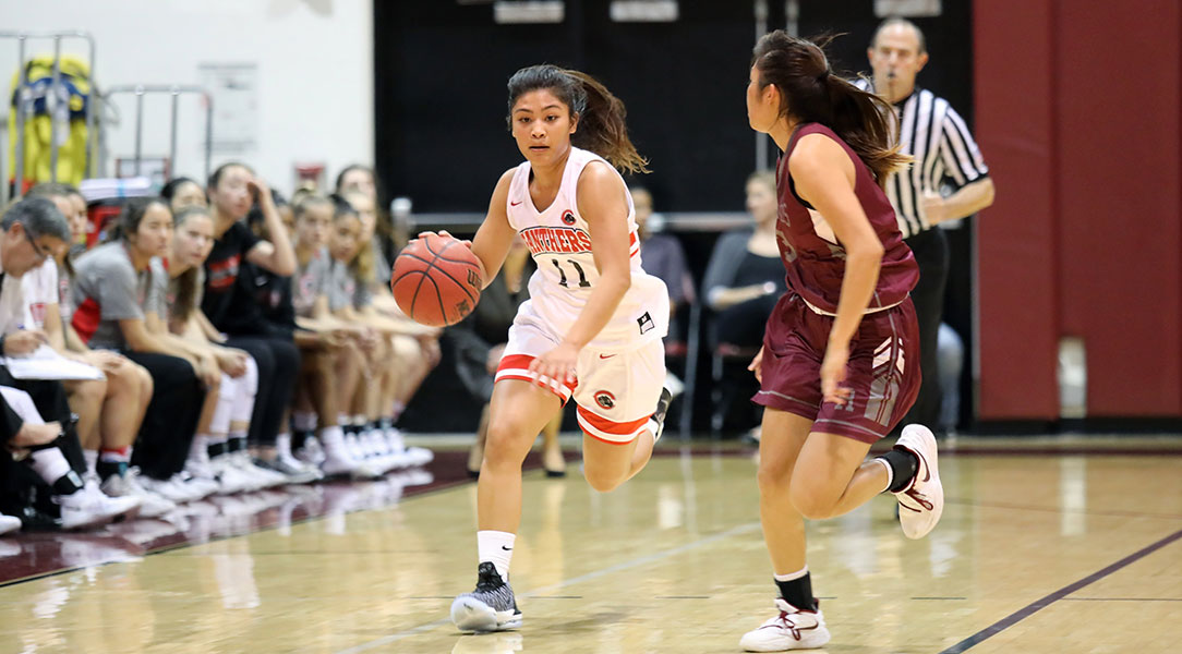 Jaryn Fajardo dribbles past a defender.