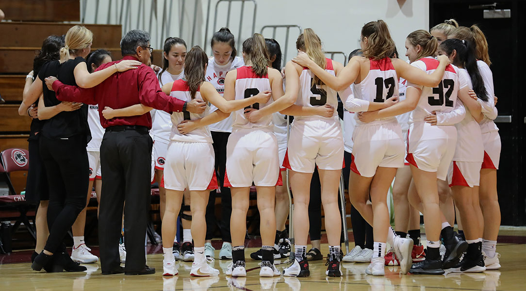 The basketball team huddles.