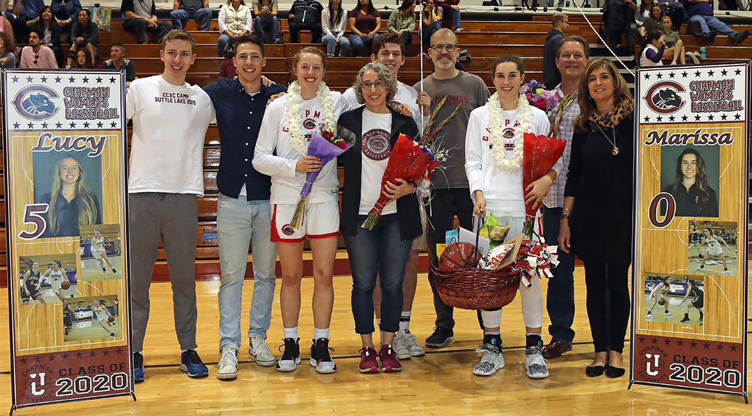 The seniors and their families take a group picture.