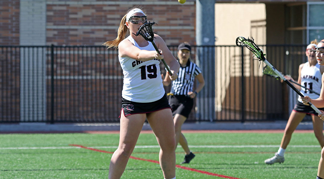 Alexandra Callaway makes a pass.