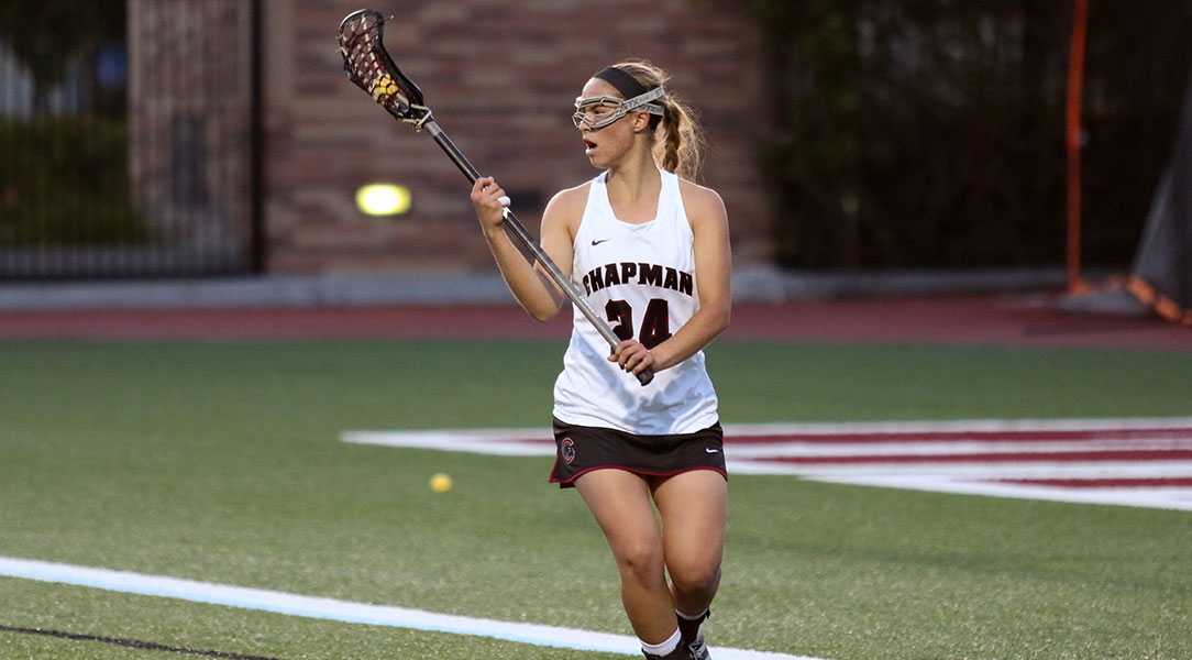 Danielle Zahn looks for a pass.