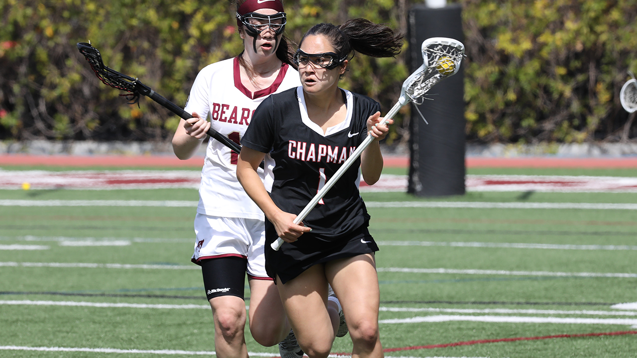 Elise Mayer runs down the field.