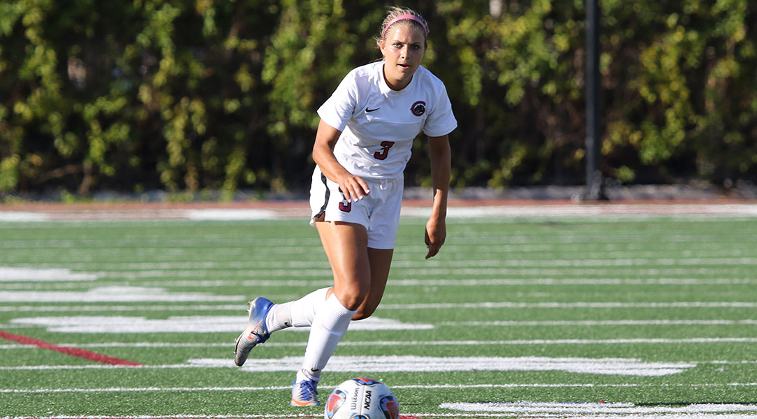 Lindsay Erl chases after a ball.