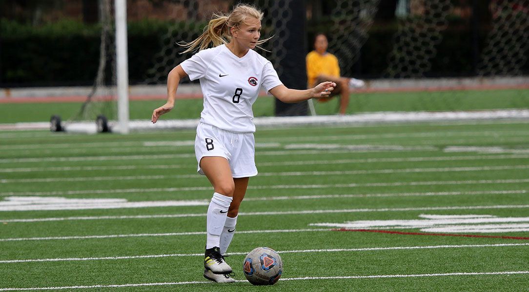 Taylor Scranton dribbles the ball.