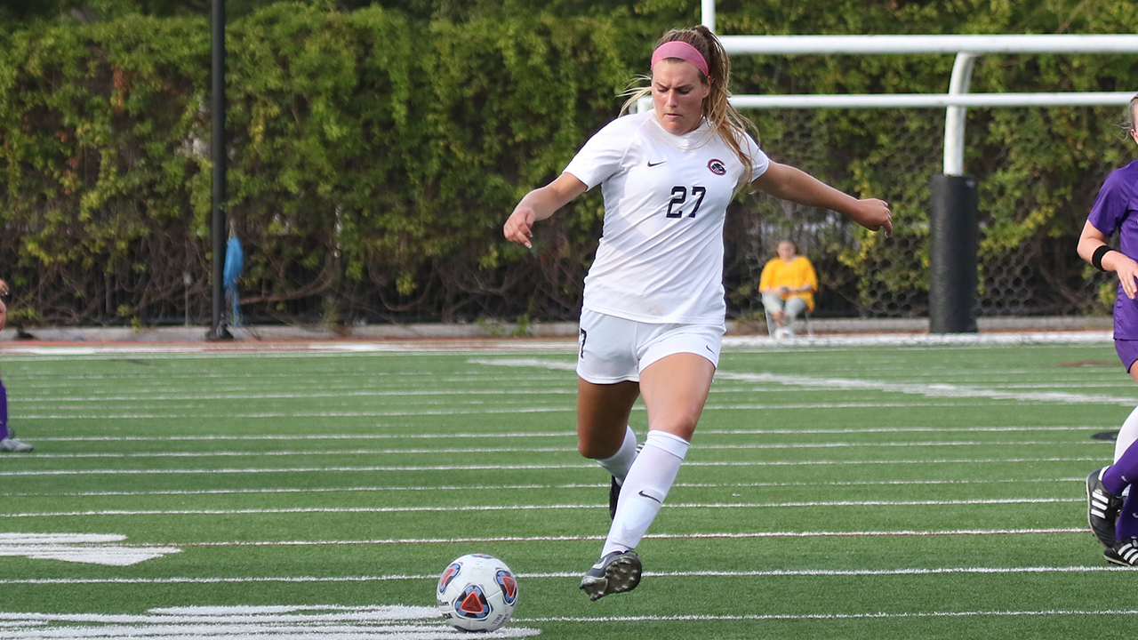 Riley Pidgeon kicks the ball 