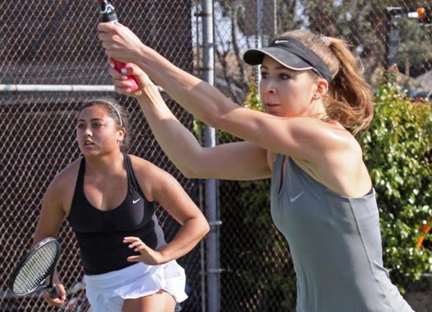 Andrea Hammer (right) and Rachel Fox (Larry Newman Photography)