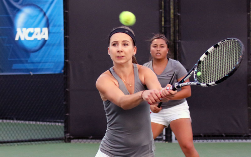 Andrea Hammer (foreground) and Rachel Fox (Larry Newman Photography)