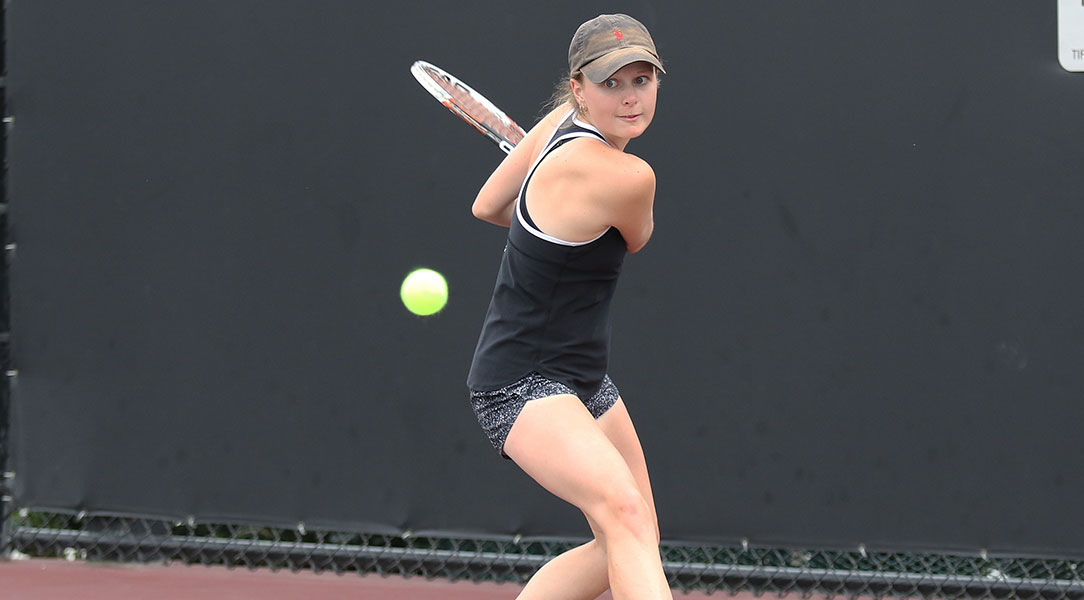 Madison Ross sizes up a backhand.