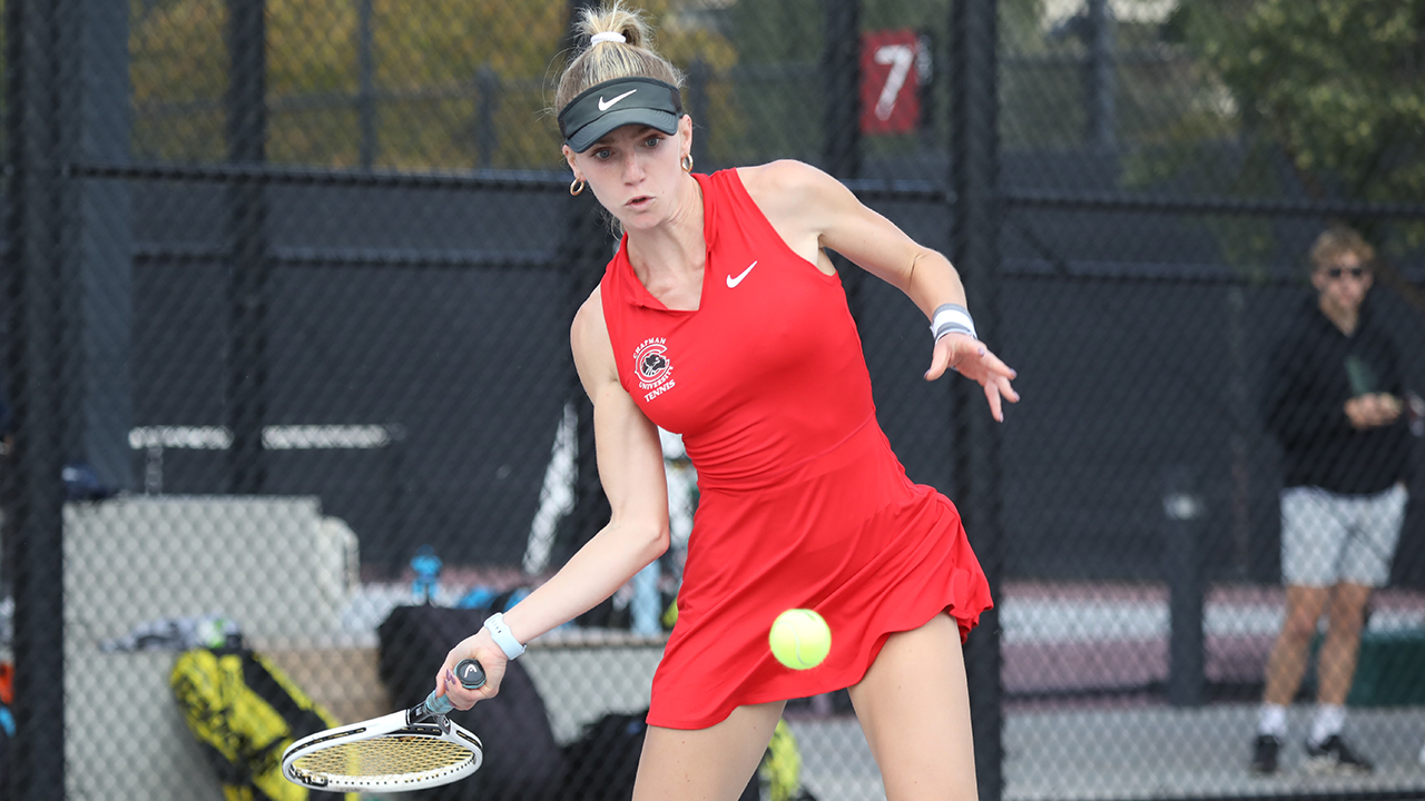 Aliya Allyn hits a forehand.