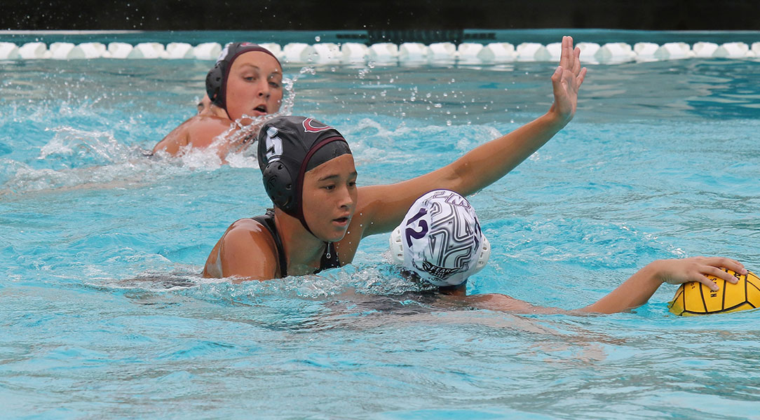 Audrey Hattori defends an opponent.
