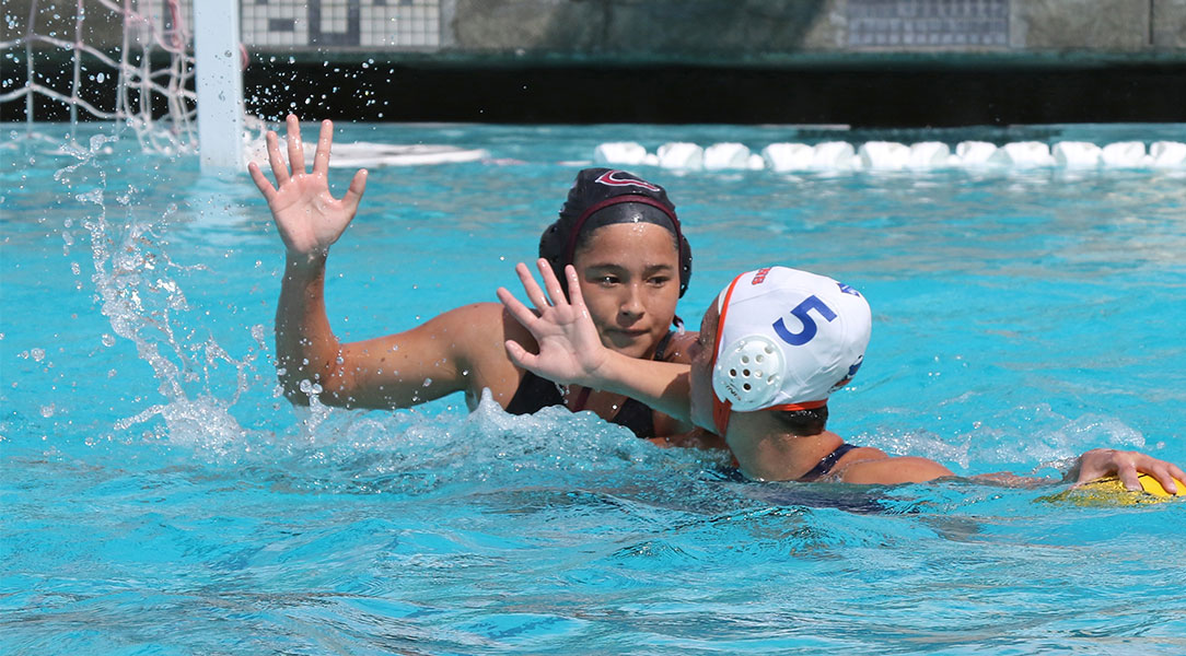 Audrey Hattori defends an opponent.