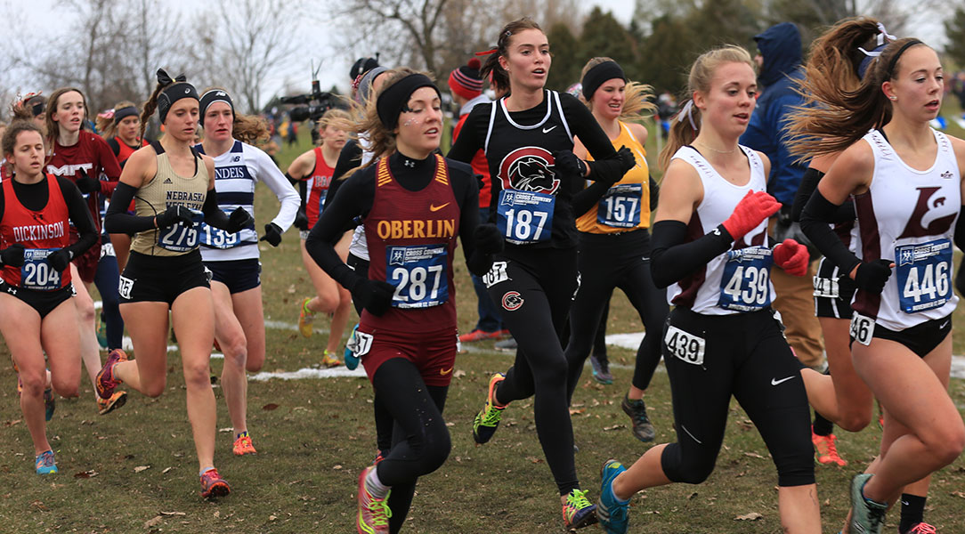 Arabella Reece runs in the middle of a pack.